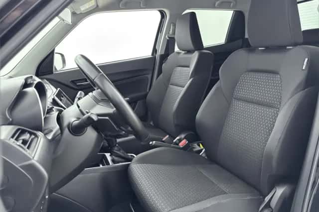 Suzuki Swift (2022) thumbnail 4
