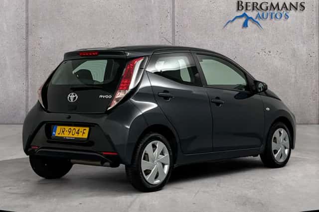 Toyota Aygo (2016) thumbnail 3