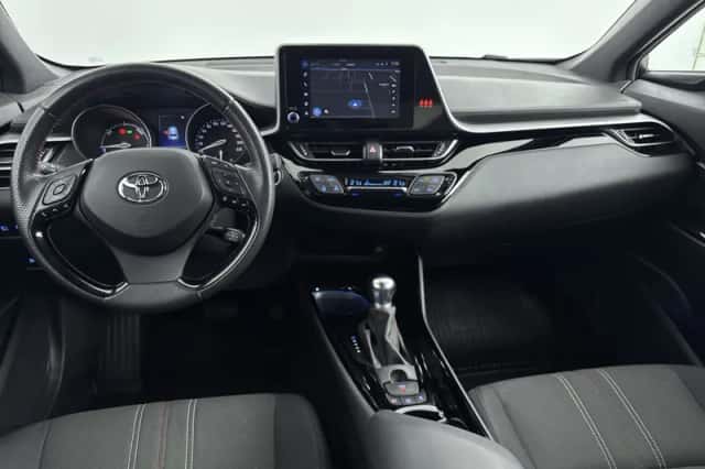 Toyota C-HR (2022) thumbnail 4