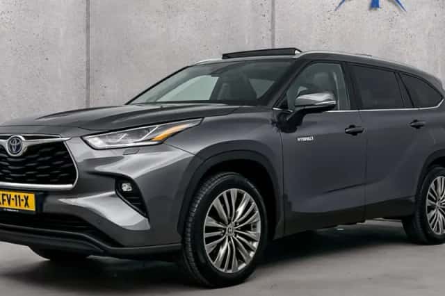 Toyota Highlander (2021) thumbnail 1