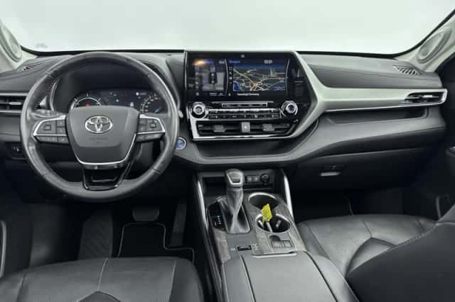 Toyota Highlander (2021) thumbnail 4