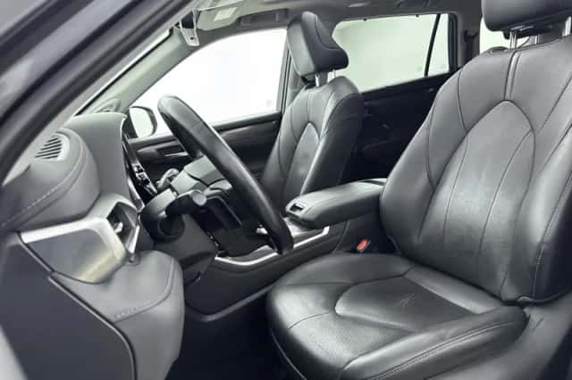 Toyota Highlander (2021) thumbnail 5
