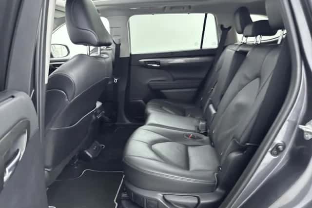 Toyota Highlander (2021) thumbnail 6
