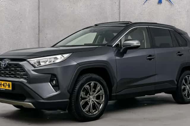 Toyota RAV4 (2022) thumbnail 1