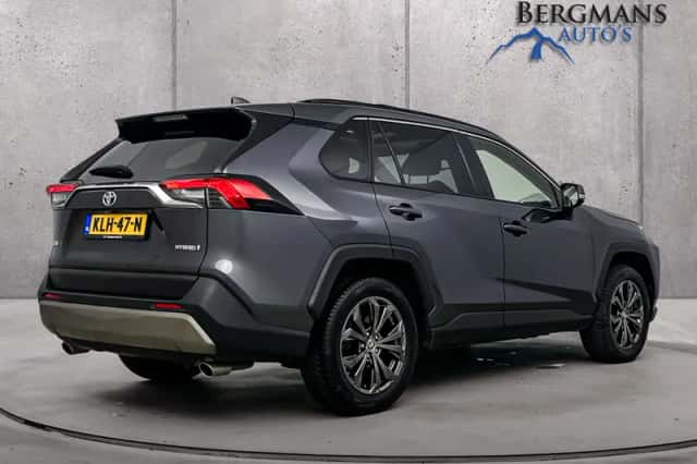Toyota RAV4 (2022) thumbnail 3