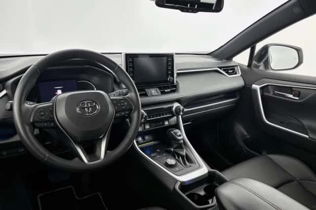 Toyota RAV4 (2020) thumbnail 4