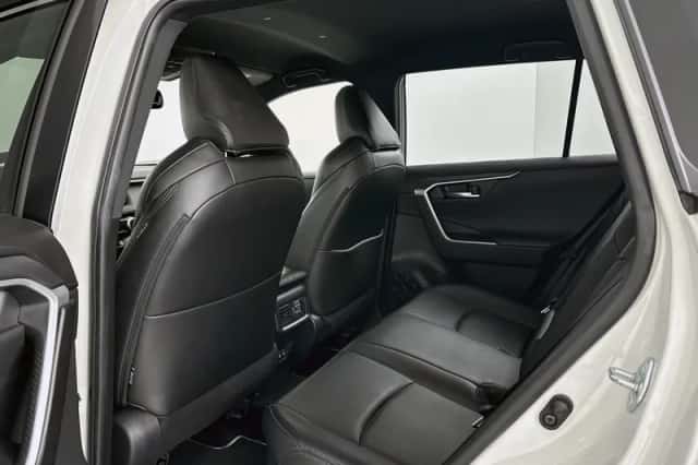 Toyota RAV4 (2020) thumbnail 6