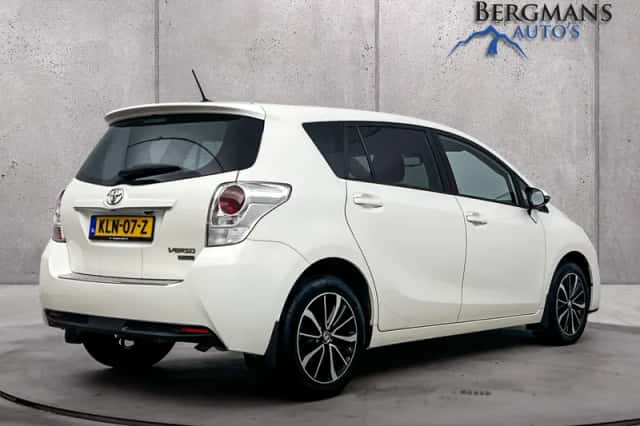 Toyota Verso (2017) thumbnail 3