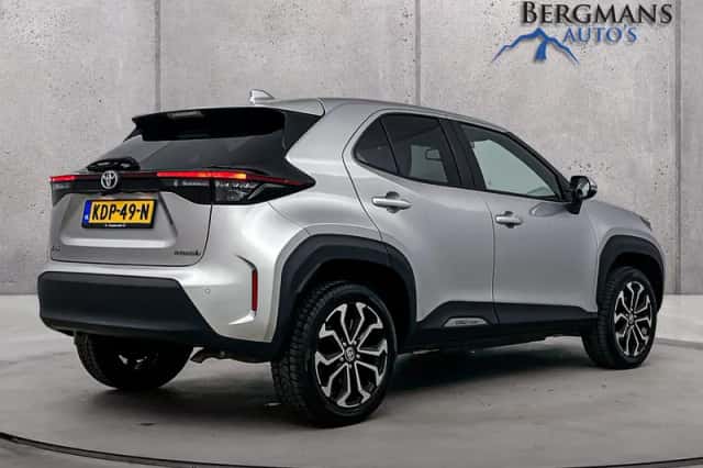 Toyota Yaris (2021) thumbnail 3