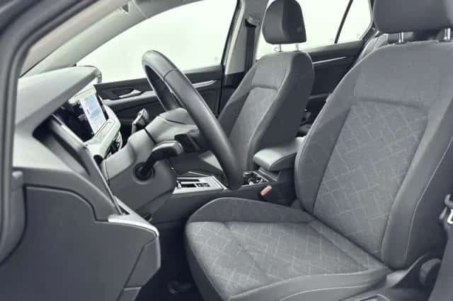 Volkswagen Golf (2023) thumbnail 5