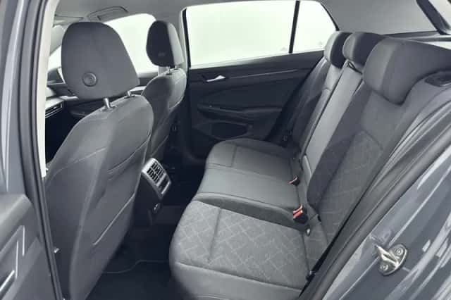 Volkswagen Golf (2023) thumbnail 6