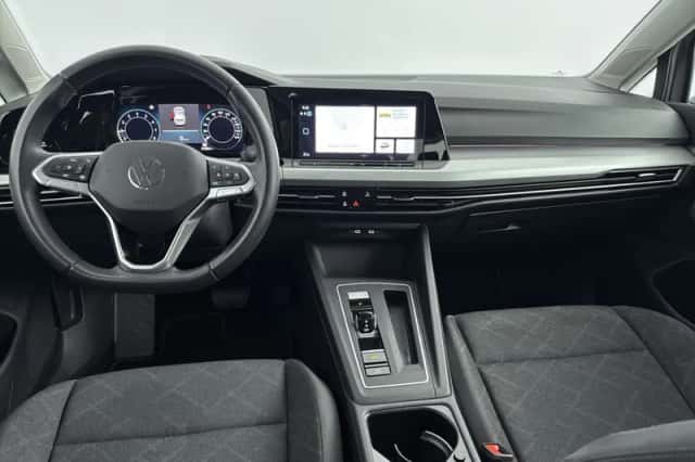 Volkswagen Golf (2023) thumbnail 3