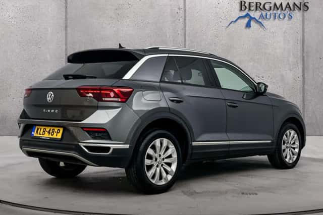 Volkswagen T-Roc (2019) thumbnail 3