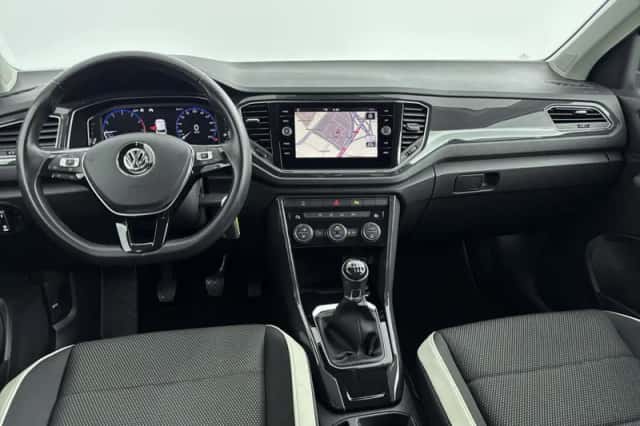 Volkswagen T-Roc (2019) thumbnail 3