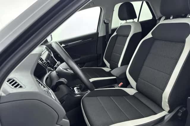 Volkswagen T-Roc (2019) thumbnail 5