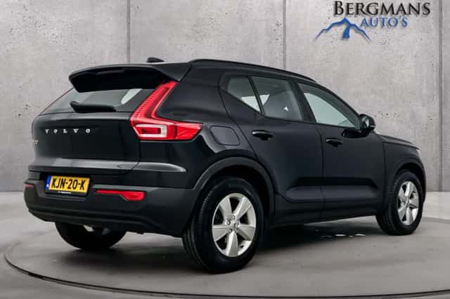 Volvo XC40 (2021) thumbnail 2