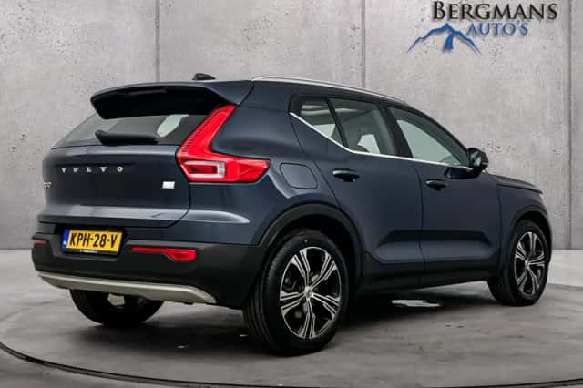 Volvo XC40 (2021) thumbnail 3
