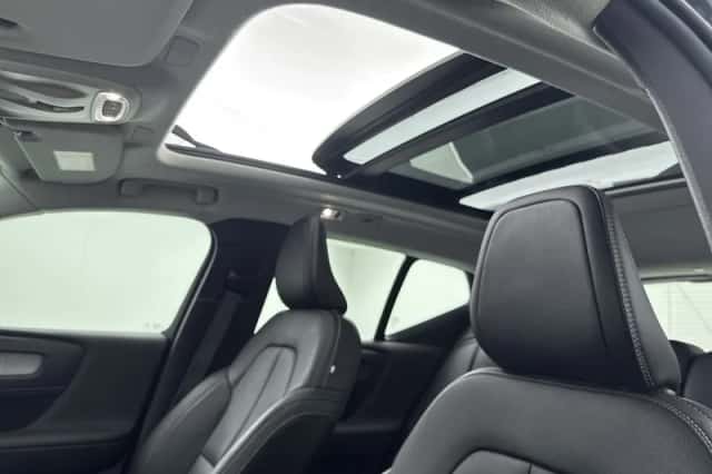 Volvo XC40 (2021) thumbnail 6