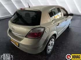 Opel Astra (2005) thumbnail 2