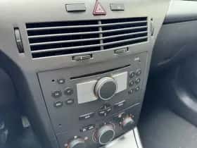 Opel Astra (2005) thumbnail 8
