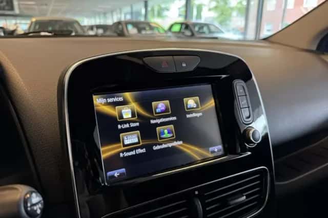 Renault Clio (2017) thumbnail 10