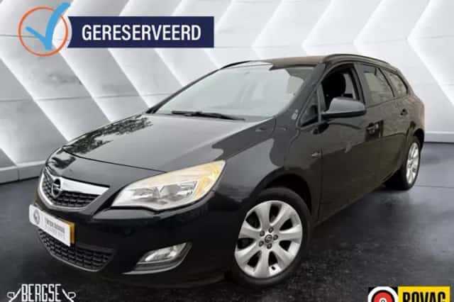 Opel Astra (2012) thumbnail 1