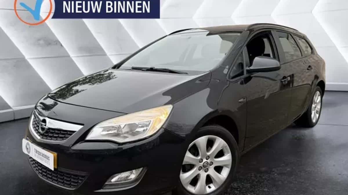 Opel Astra (2012) — foto 1