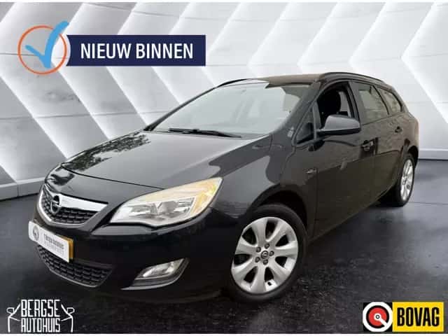Opel Astra (2012) — foto 1