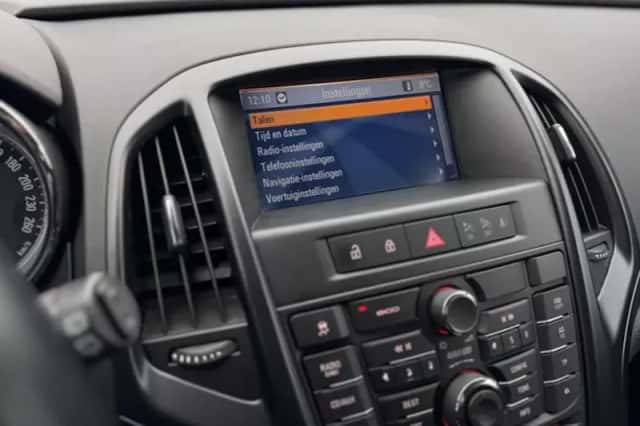 Opel Astra (2012) thumbnail 13