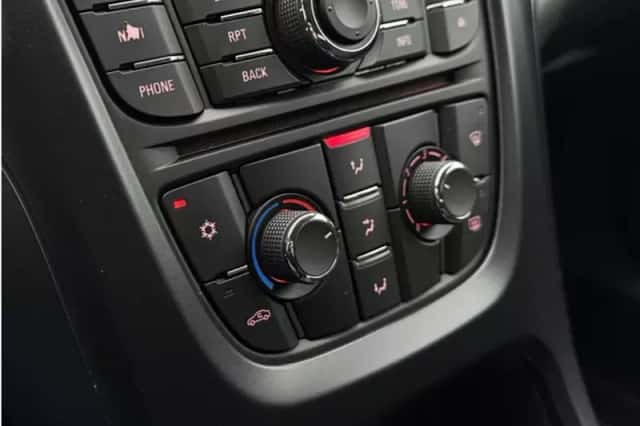 Opel Astra (2012) thumbnail 15