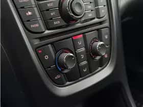 Opel Astra (2012) thumbnail 15