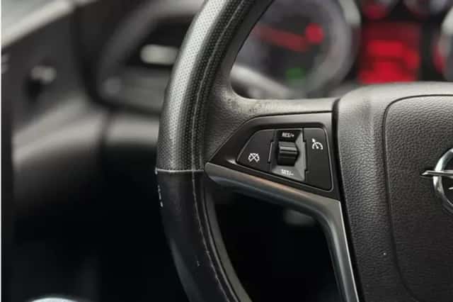 Opel Astra (2012) thumbnail 16