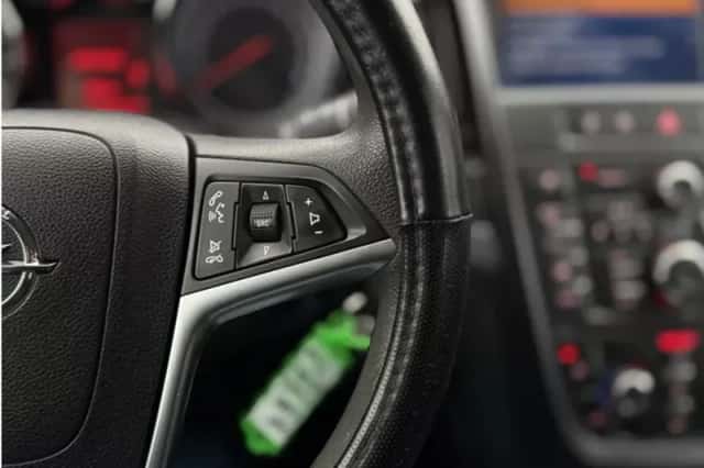 Opel Astra (2012) thumbnail 17