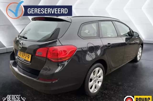 Opel Astra (2012) thumbnail 3