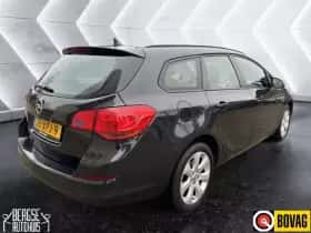 Opel Astra (2012) thumbnail 3