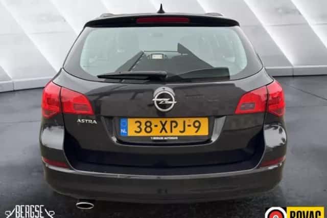 Opel Astra (2012) thumbnail 6