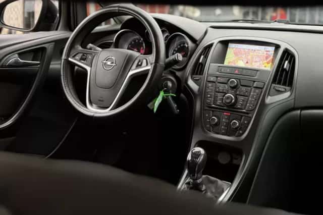 Opel Astra (2012) thumbnail 8