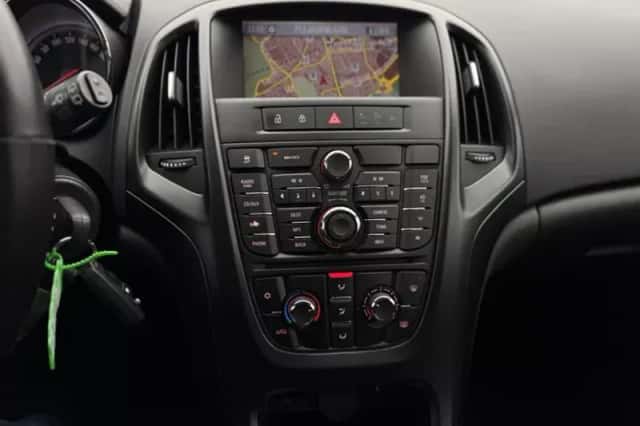 Opel Astra (2012) thumbnail 9
