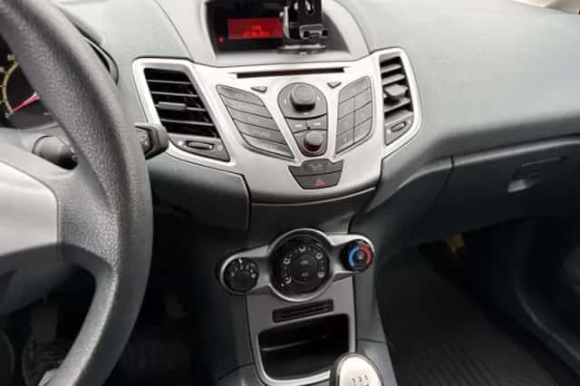 Ford Fiesta (2009) thumbnail 2