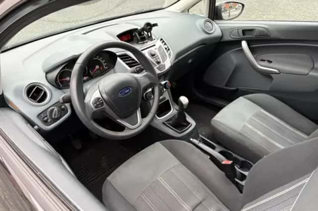 Ford Fiesta (2009) thumbnail 8