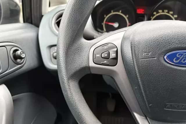 Ford Fiesta (2009) thumbnail 9