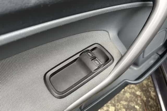 Ford Fiesta (2009) thumbnail 10