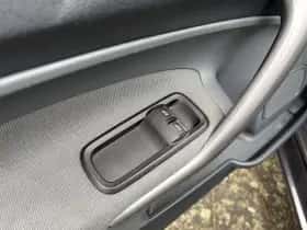 Ford Fiesta (2009) thumbnail 10