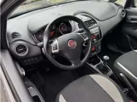 Fiat Punto (2013) thumbnail 2