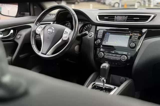 Nissan Qashqai (2015) thumbnail 2