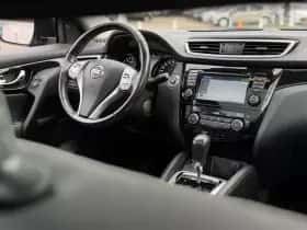Nissan Qashqai (2015) thumbnail 2