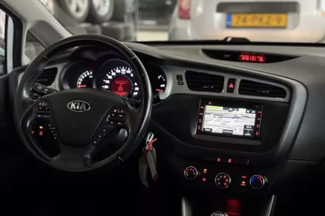 Kia Cee'd (2014) thumbnail 2