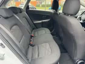 Kia Cee'd (2014) thumbnail 10
