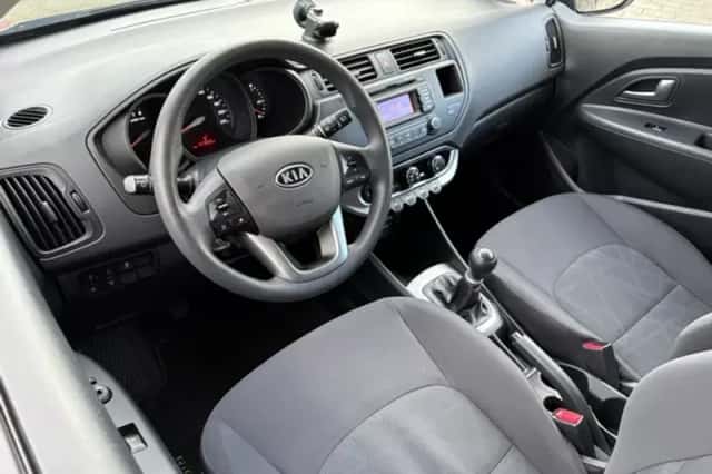 Kia Rio (2012) thumbnail 2