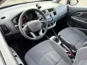 Kia Rio (2012) thumbnail 2